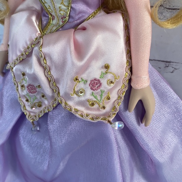 Sleeping Beauty porcelain doll Disney princess - Picture 3 of 13
